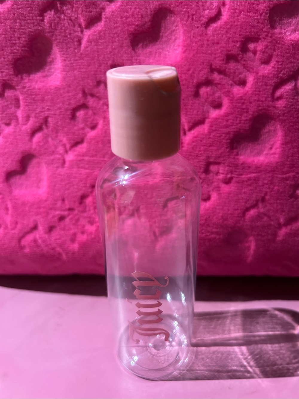 NEW Juicy Couture Bright Pink Velvet Embossed Cosmetic Bag - Picture 4 of 4